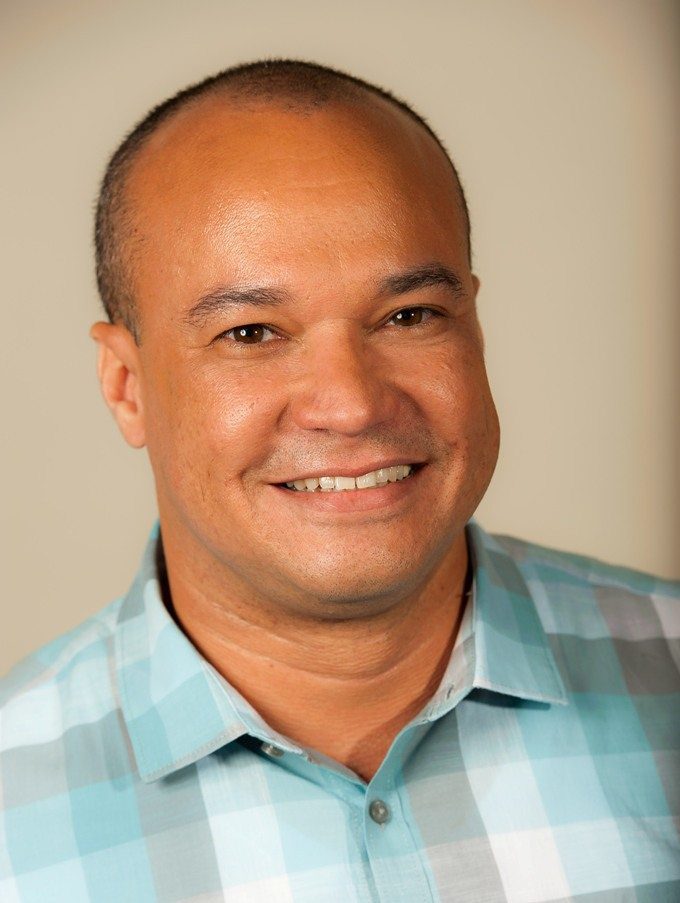 Head shot of Chef Carlos Leo, culinary blogger and food photographer at Spoonabilities