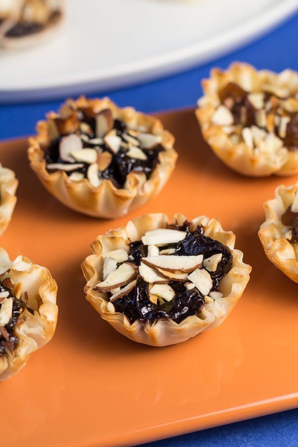 Fig Almond Tartlets Appetizer Recipe is one of our super easy party bites recipes. This appetizer can be whipped up in under 30 minutes. This appetizer is perfect because it has the flavors of the holiday season with our Fig Almond Spread. Spoonabilities.com