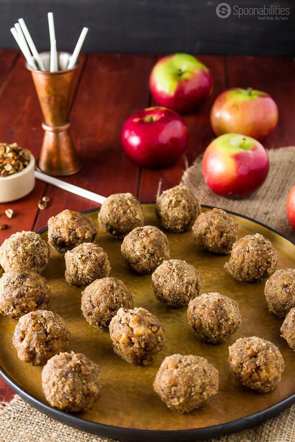 Mini Caramel Apples Bites are easy to make with four ingredients for a tasty holiday treat or snack for kids or adults. With apples, pecan, cinnamon, and Salted Caramel Sauce. Available at Spoonabilities.com