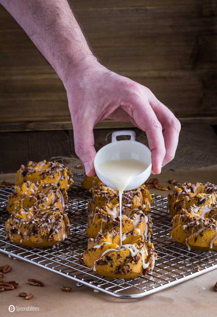 Pumpkin Pecan Cakes have the fall flavors of pumpkin puree and all year round appeal from the favorite toasted pecans. Spoonabilities.com